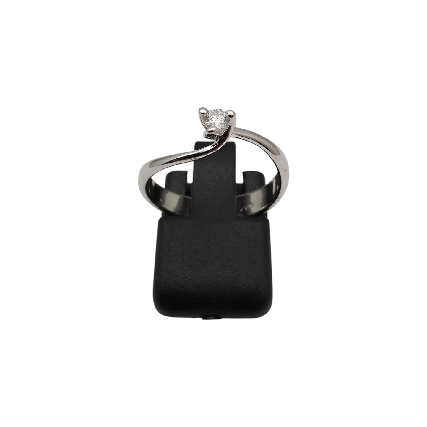 Diamantni prstan "TIANA" 18K 750/1000; masa=2.68g