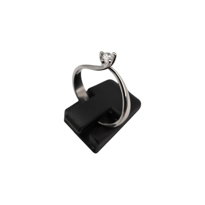 Diamantni prstan "TIANA" 18K 750/1000; masa=2.68g