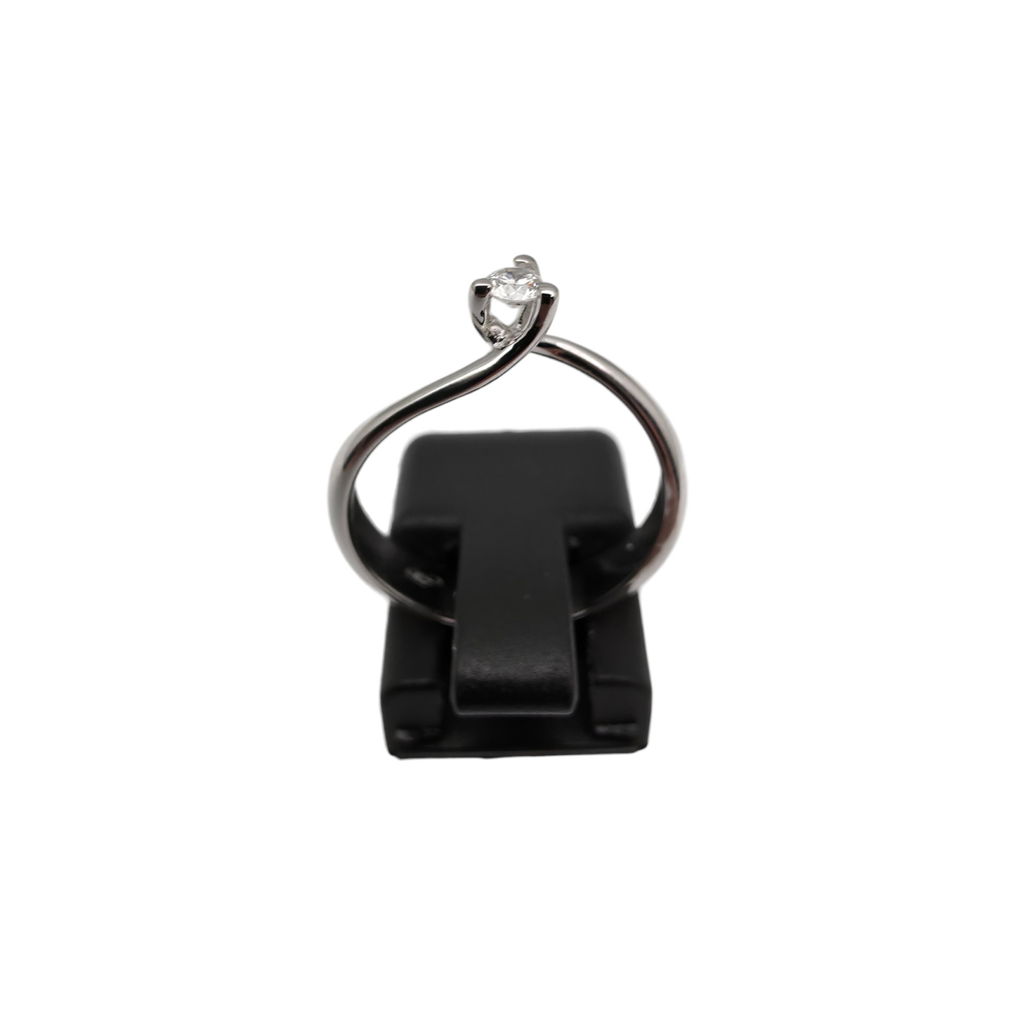 Diamantni prstan "TIANA" 18K 750/1000; masa=2.68g
