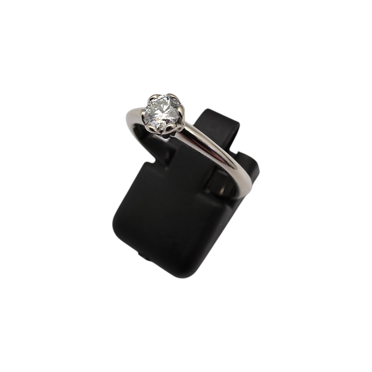 Diamantni prstan "VARG" 18K 750/1000; masa=3.58g