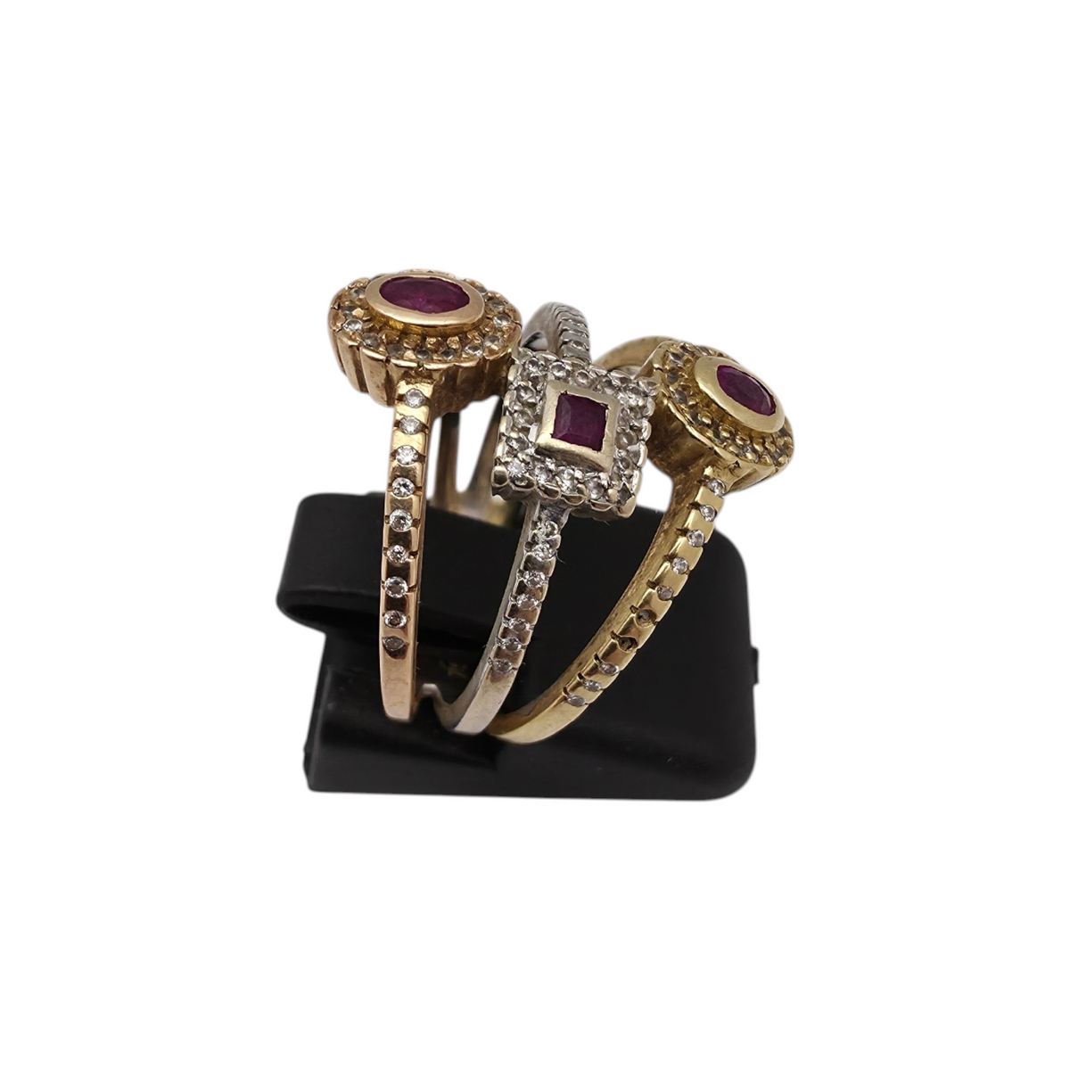 Zlati prstan "TRIOS" 18K 750/1000; masa=6.84g