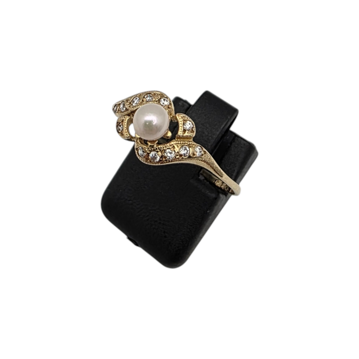 Zlati prstan "ILEANA" 14K 585/1000; masa=1.89g