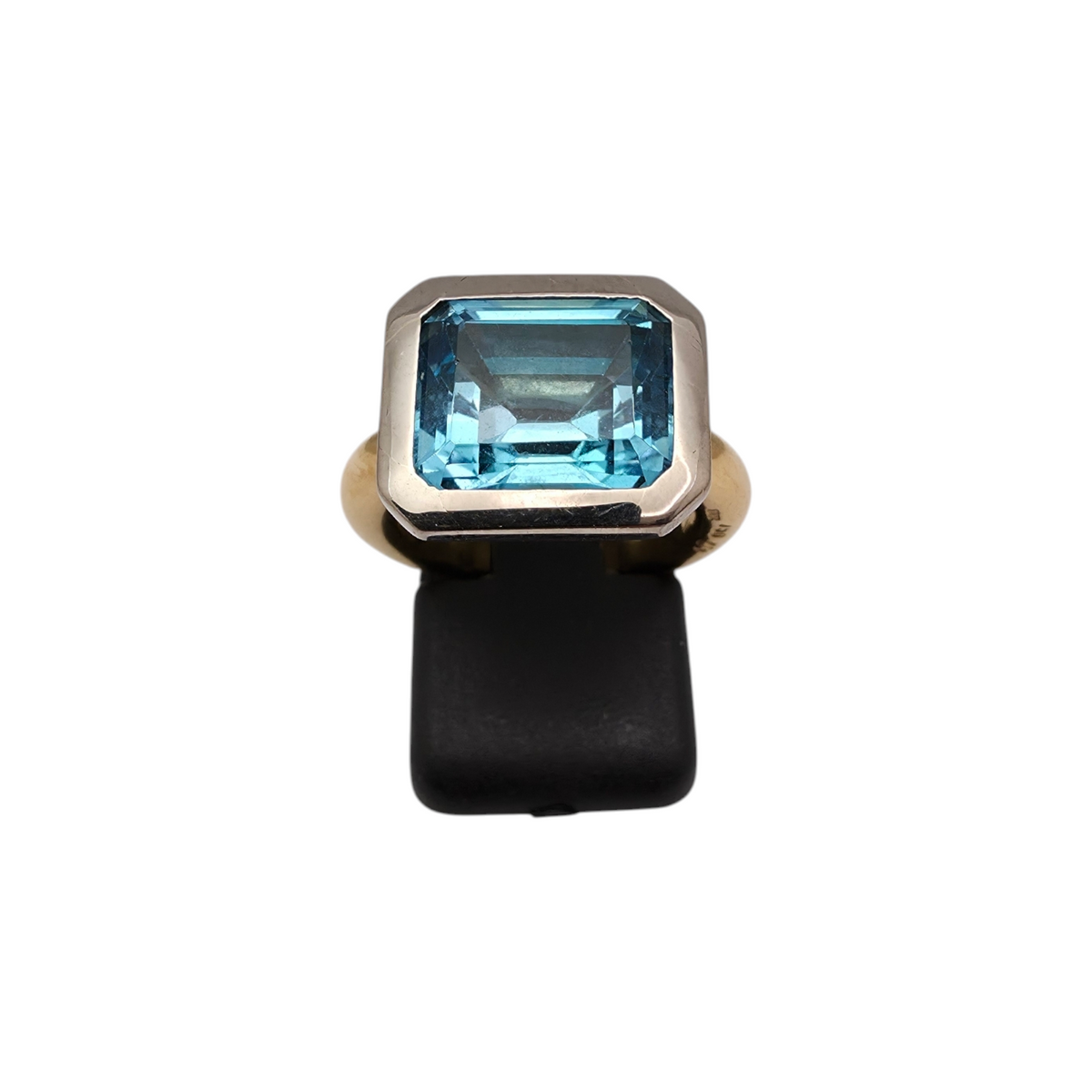 Zlati prstan "DECO" 18K 750/1000; masa=11.91g