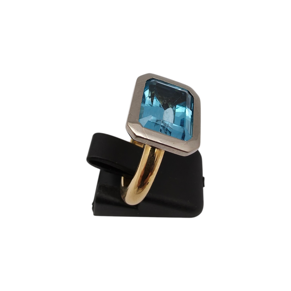 Zlati prstan "DECO" 18K 750/1000; masa=11.91g