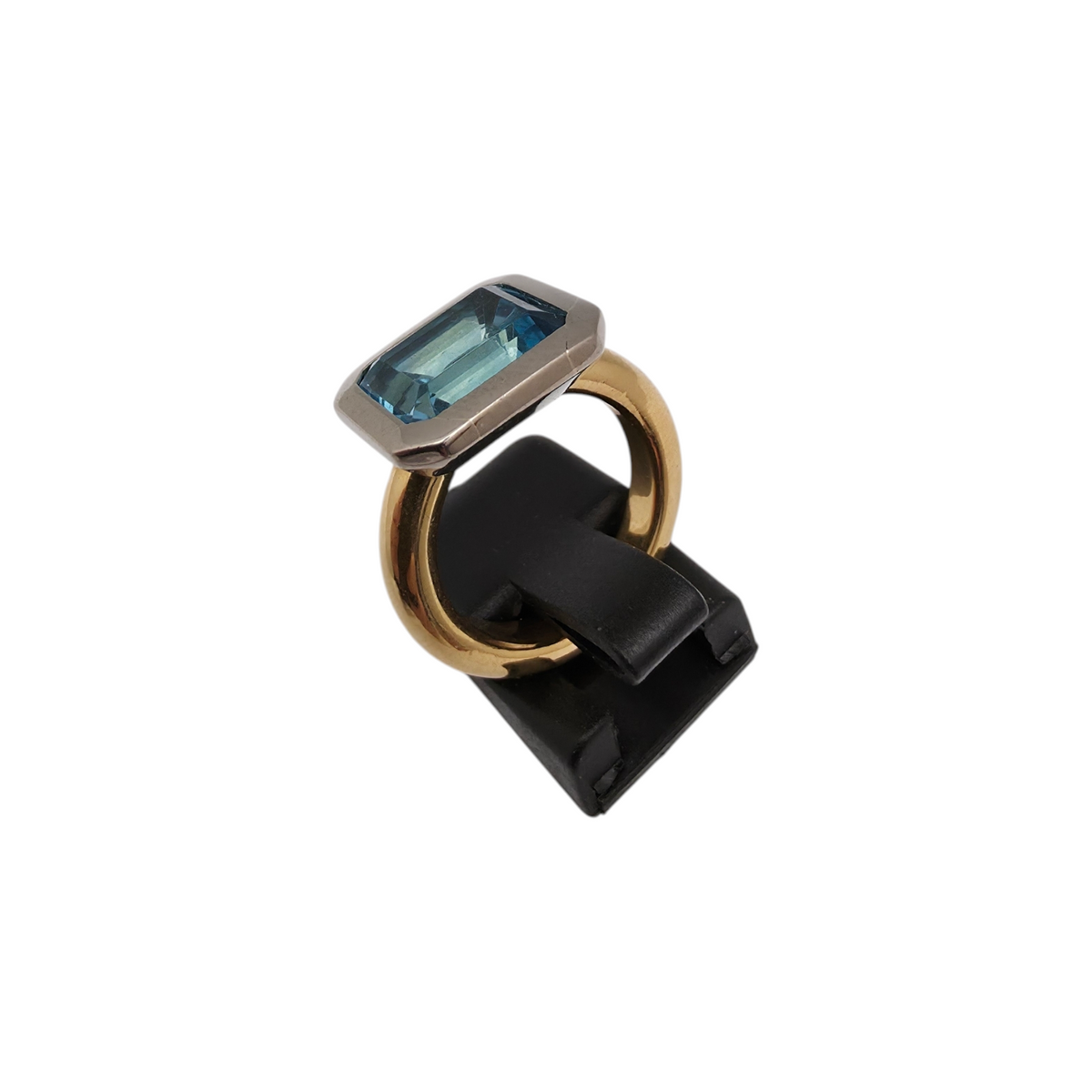 Zlati prstan "DECO" 18K 750/1000; masa=11.91g