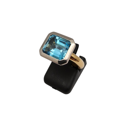Zlati prstan "DECO" 18K 750/1000; masa=11.91g