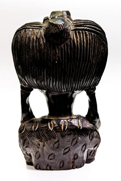 Afriški leseni plemenski kipec "Afriška princesa" 26x13x8cm