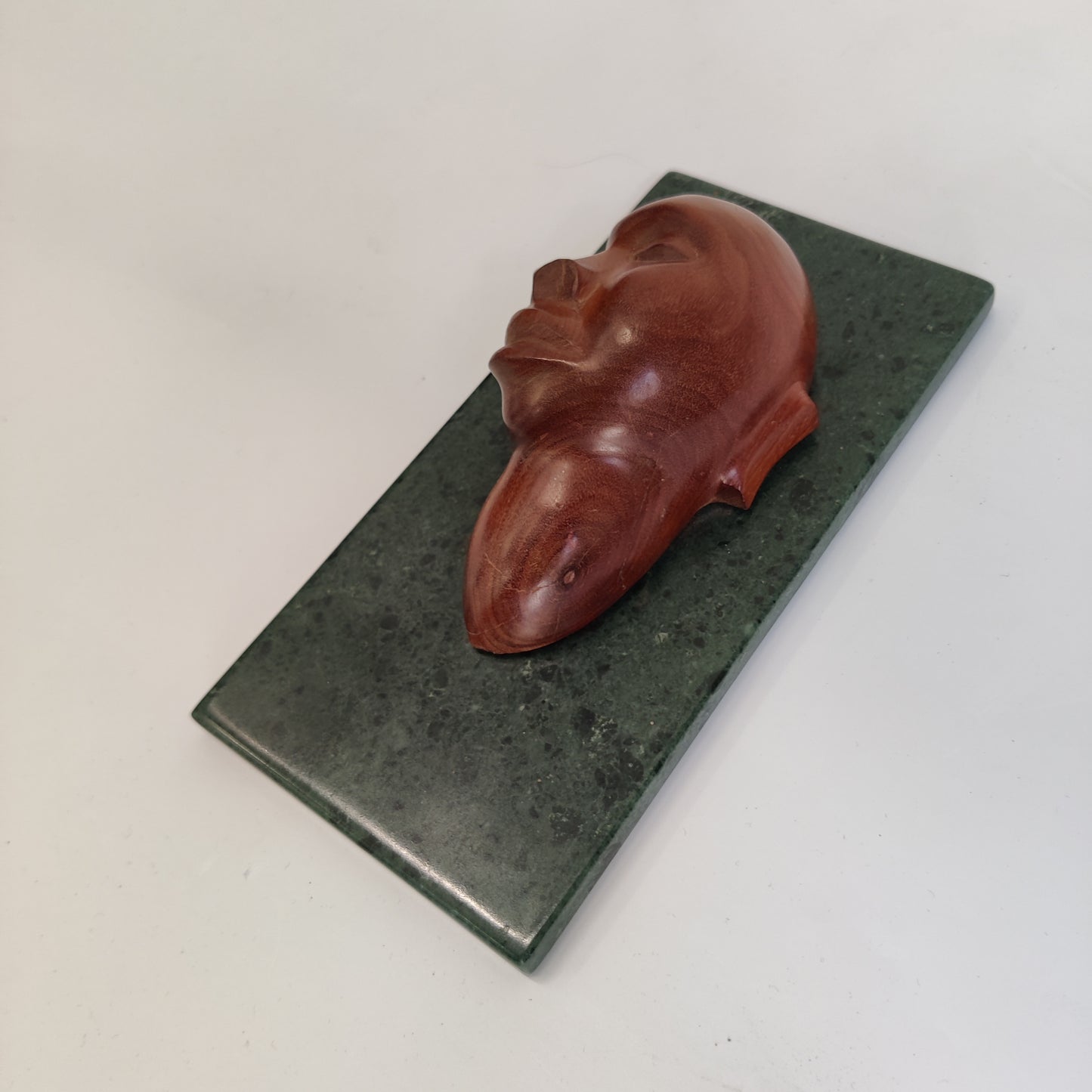 N/A; Kip; portret; 10 cm x 20 cm