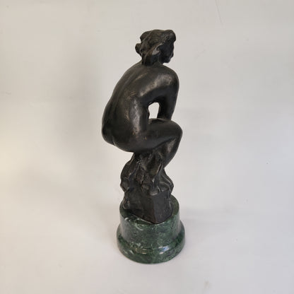 Stipe Miličić; Kip; "Klečeča ženska"; 34 cm