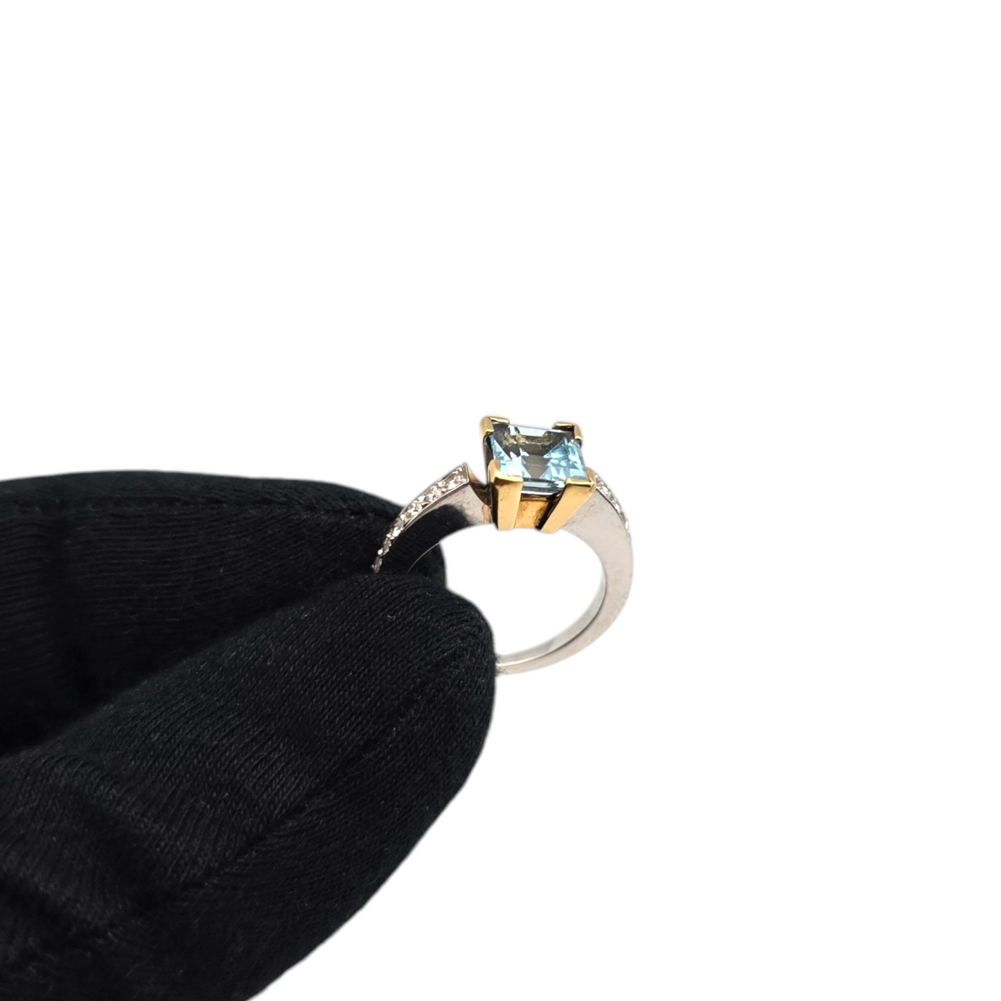 Diamantni prstan ''TUTONE'' 18K 750/1000+DIA; masa=6.43g